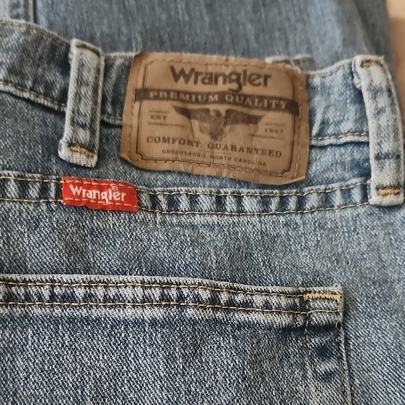 Wrangler Regular Fit Blue Jeans Size 34×32 - Picture 2 of 4
